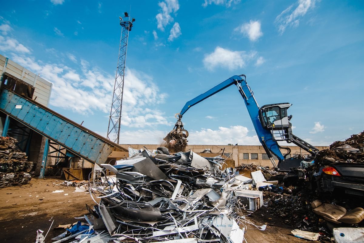 Traitement et tri des métaux dans un centre de recyclage
